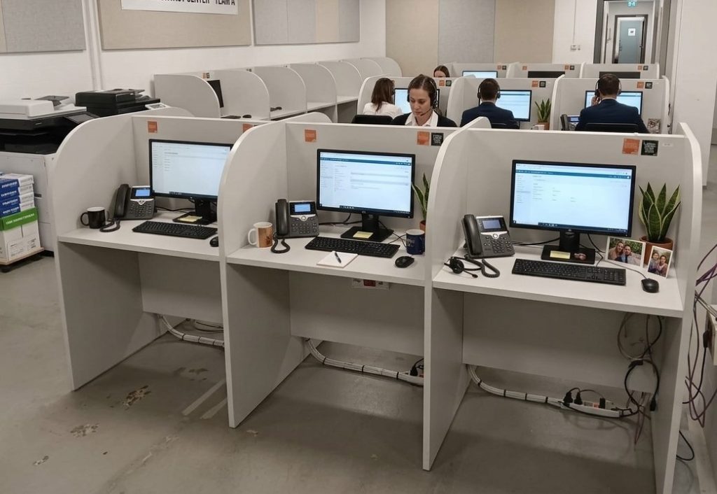 Puestos de trabajo de call center equipados