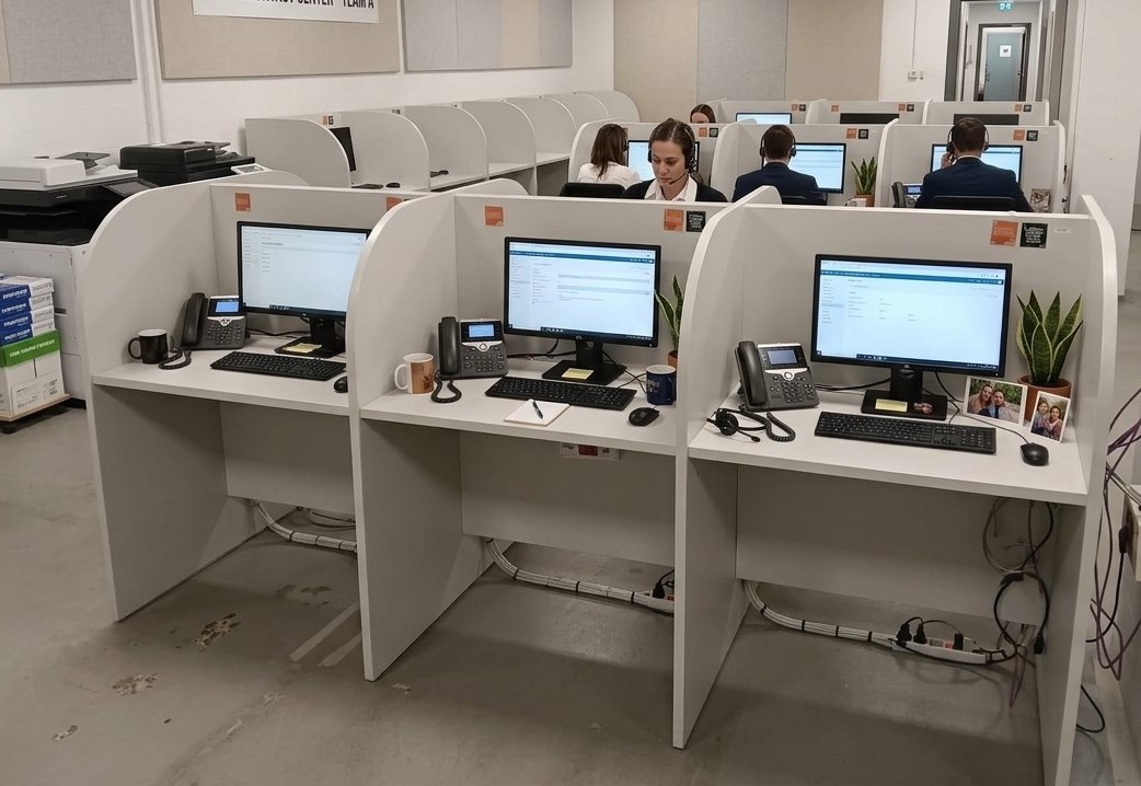 Puestos de trabajo de call center equipados
