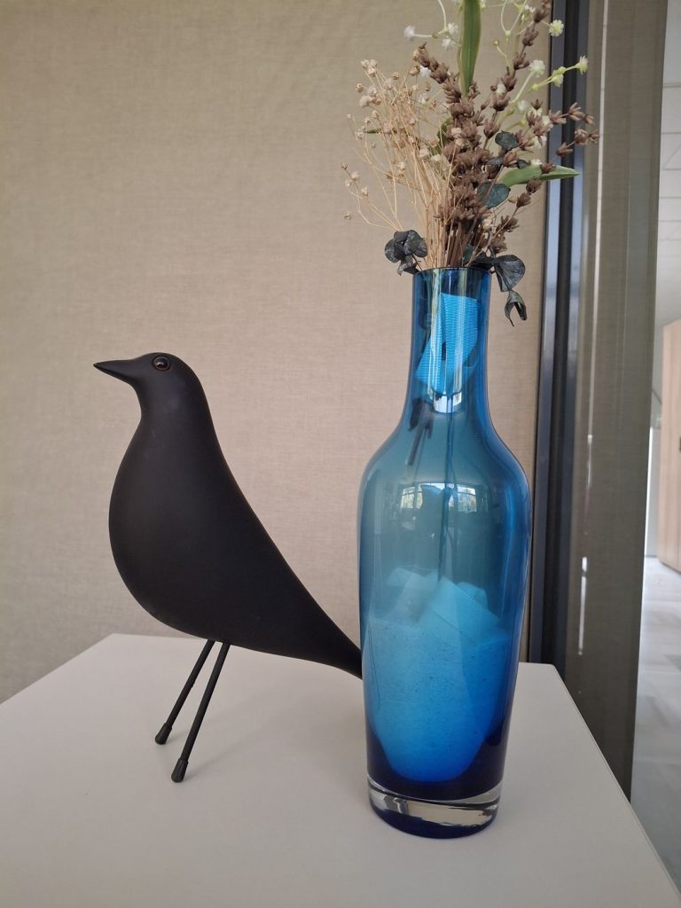Detalle de decoración en el showroom de El Recontenedor en Sevilla